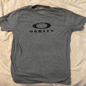 Oakley Men's Heather Gray Tee
Large, worn once